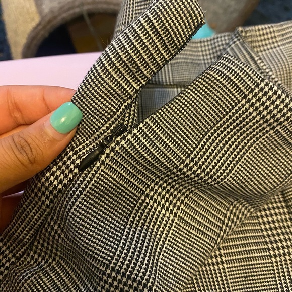 Shorts - Picture 2 of 3